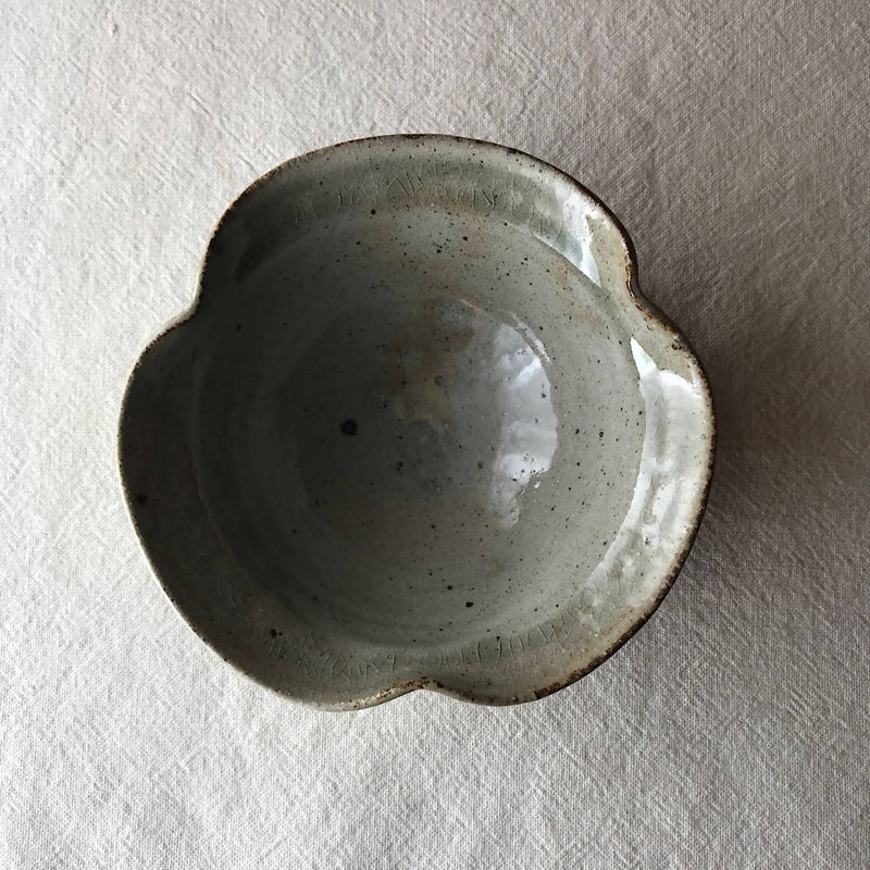 【あを】粉引灰釉輪花小鉢_陶器