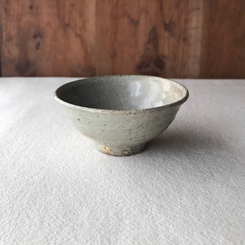 【あを】粉引灰釉ぐい吞み b_陶器