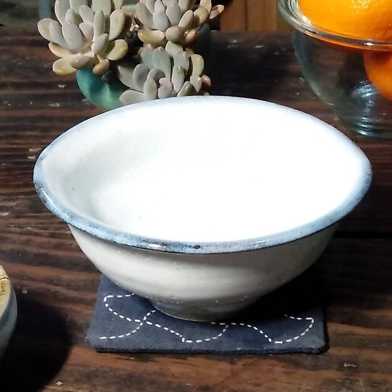 【工房火わらべ】ヌカ白釉貝型小鉢_創作陶器