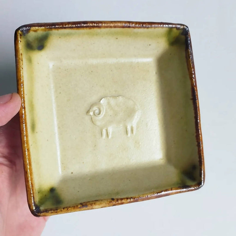 【高内陽彩】ひつじ角皿(ベージュ)_陶器