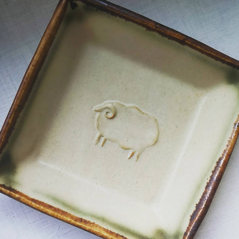 【高内陽彩】ひつじ角皿(きなり)_陶器