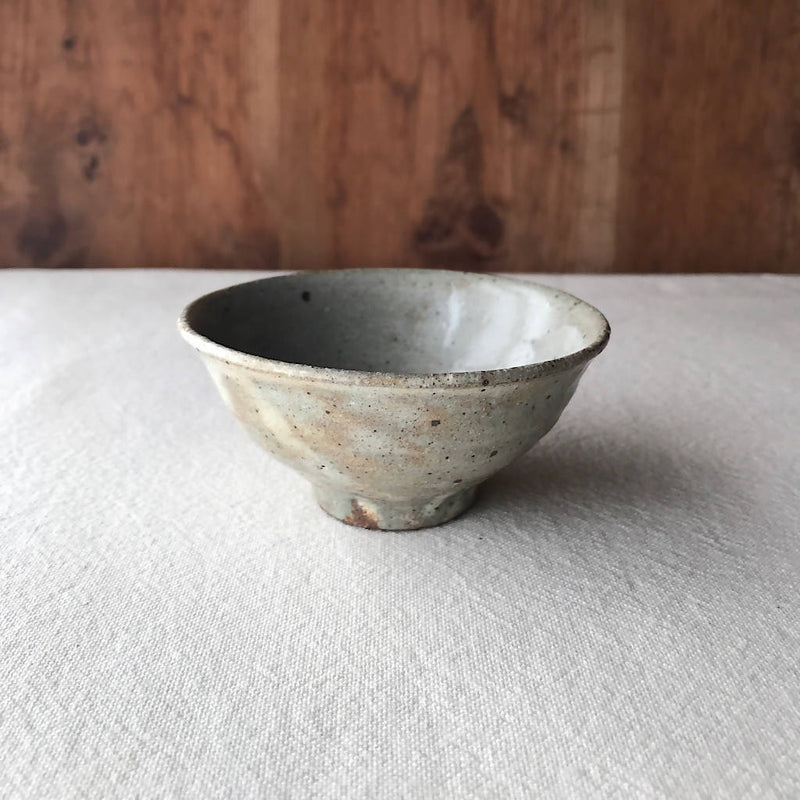 【あを】粉引灰釉ぐい吞み b_陶器